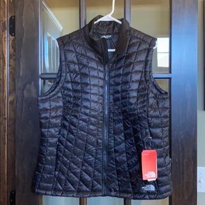 North Face Ladies ThermoBall puffer Vest  XL NWT